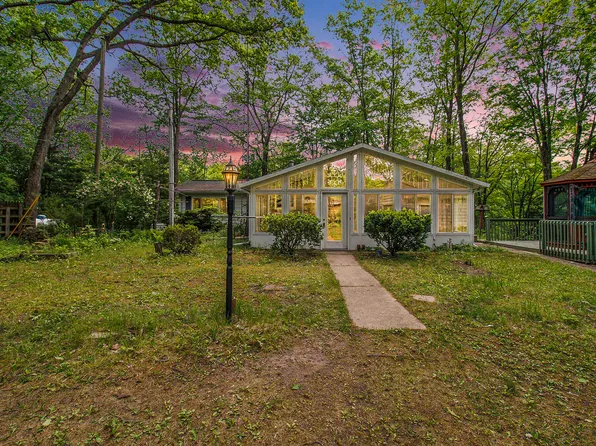 7677 Riverside Ln, Hesperia, MI 49421