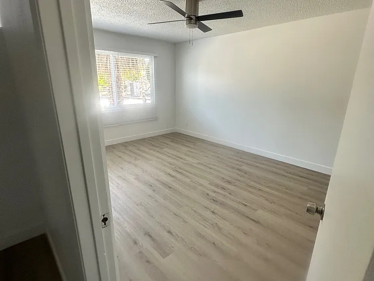 5548 Yarmouth Ave #12A — Photo 12