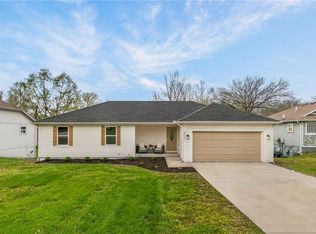 405 N Harrison St, Spring Hill, KS 66083