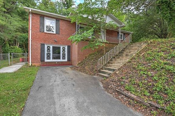 3rd image of 124 Horseshoe Dr