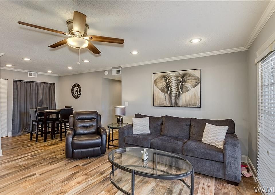 1st image of 120 15th St E APT 115