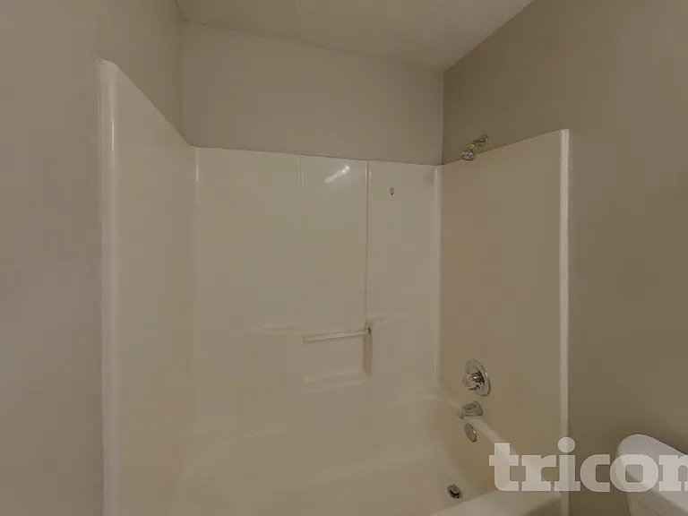 909 Dogwood Ln — Photo 9