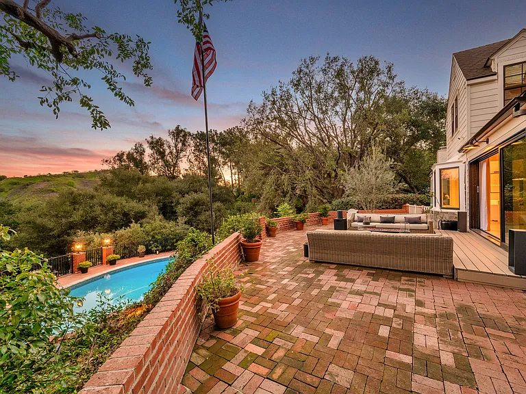3100 Coldwater Canyon Ave — Photo 98