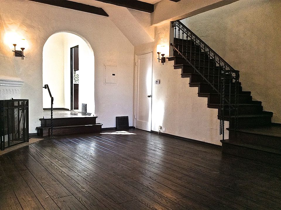 1st image of 1515 N Hayworth Ave #1519