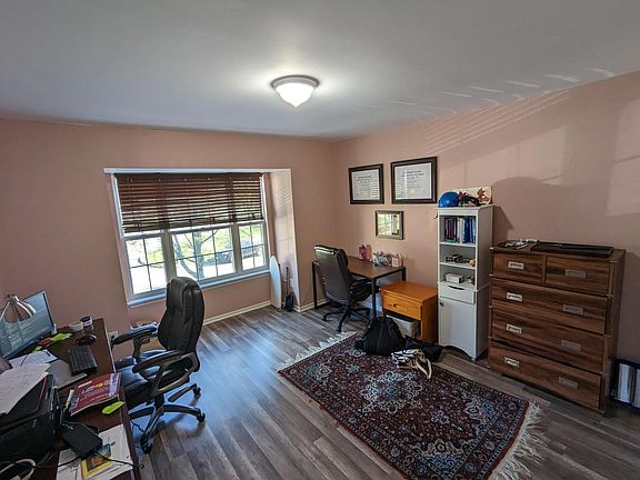 3rd image of 1102 Oakcroft Ln
