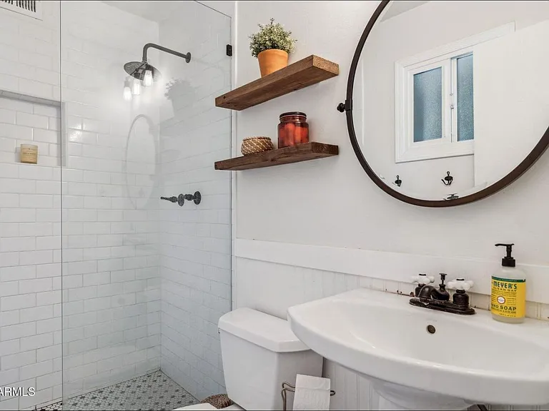 3405 S Cutler Dr — Photo 2