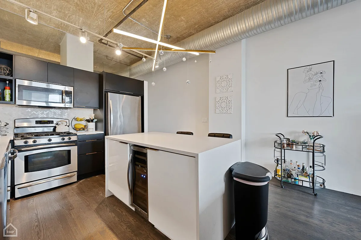 Building Photo - 849 N Franklin St #1103