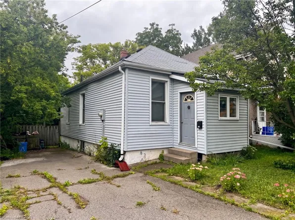 28 Brantdale Ave, Hamilton, ON L9C 1B7