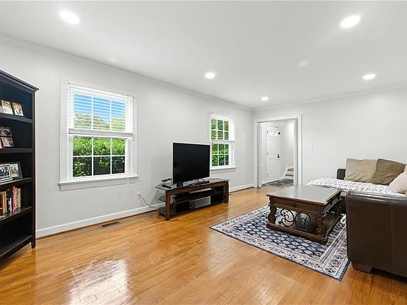 4th image of 707 Lipton Dr
