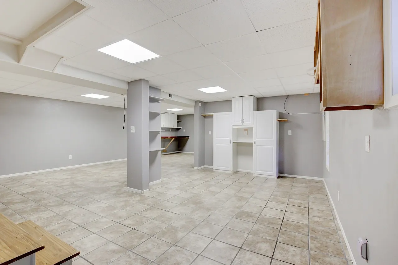 4 bed, 2692 sqft, $1,900 — Photo 4
