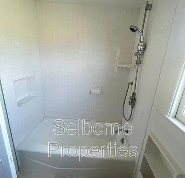 1424 E 20th St — Photo 56