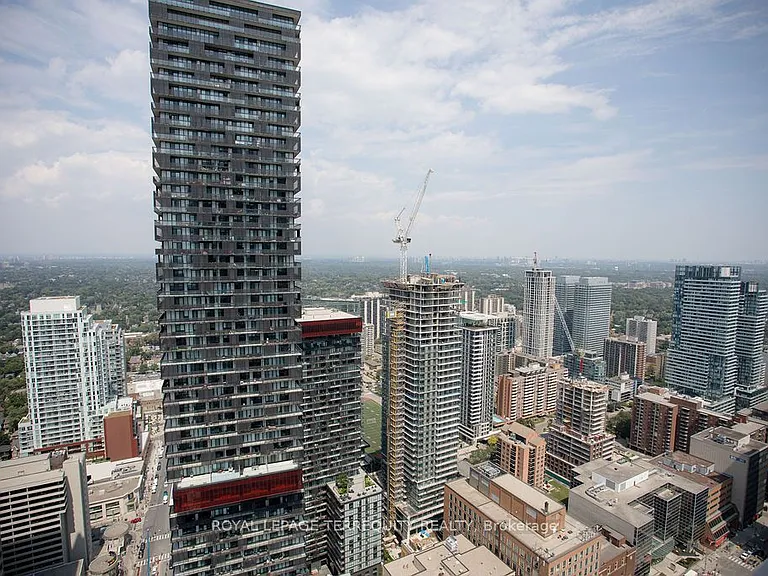 2221 Yonge St #4609 — Photo 13