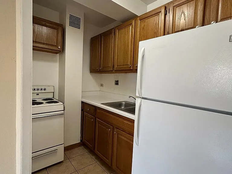 4180 Marine Terrace Apartments — Photo 105