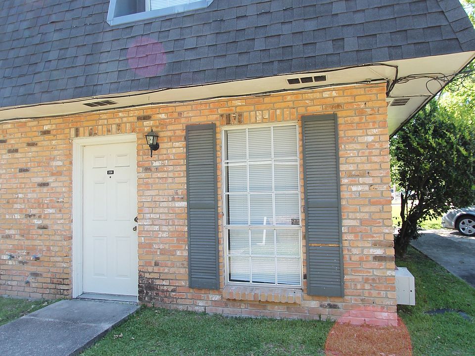1st image of 206 Wilkie St