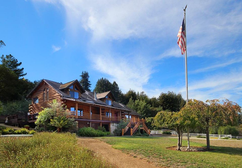 1st image of 221 Sunflower Ln