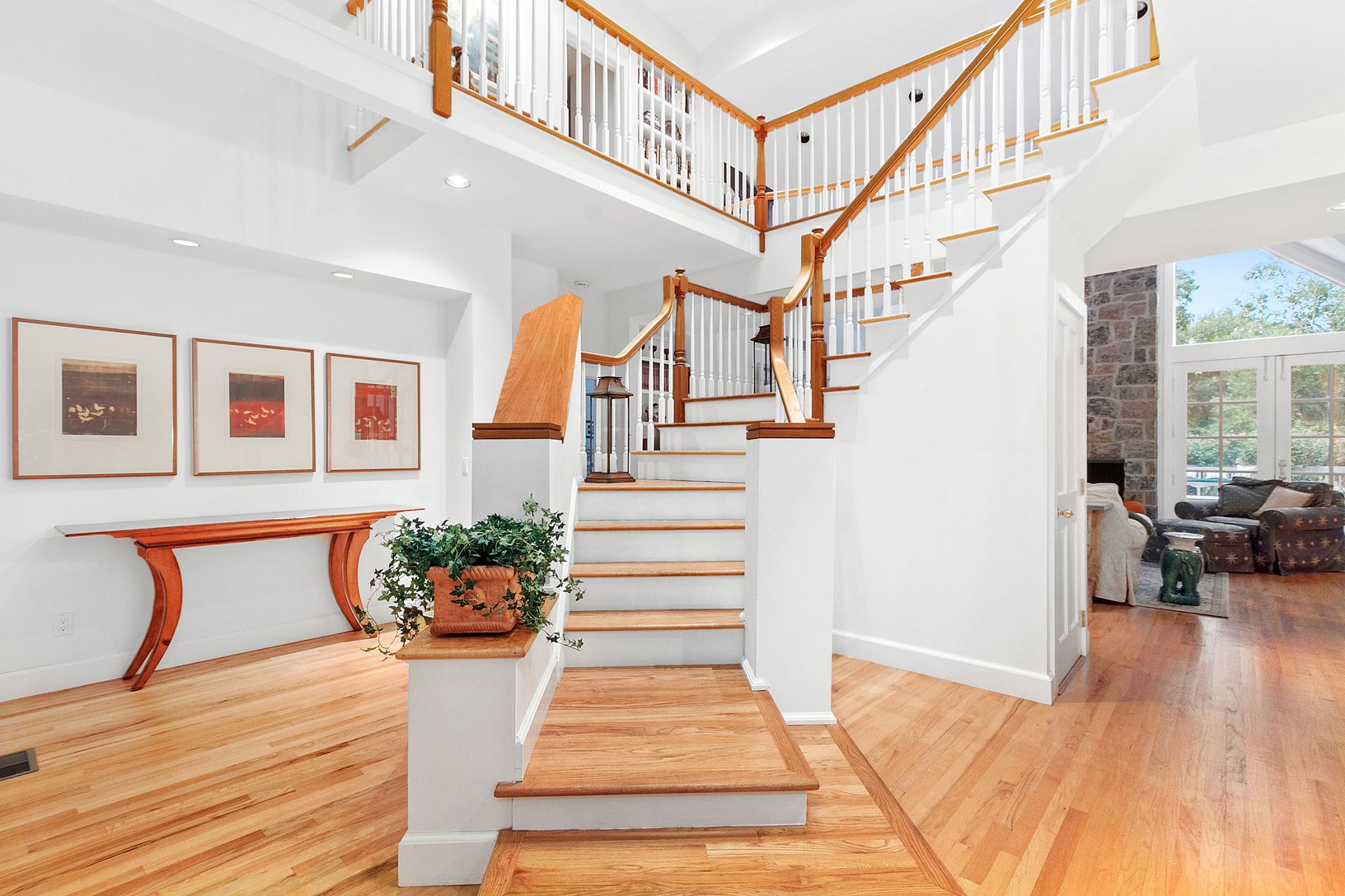  Impressive Floating Staircase