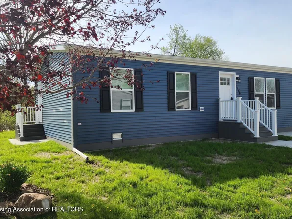 1184 Maple Leaf Ct, Charlotte, MI 48813