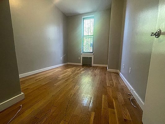 4th image of 90 Wilson Ave #1AP