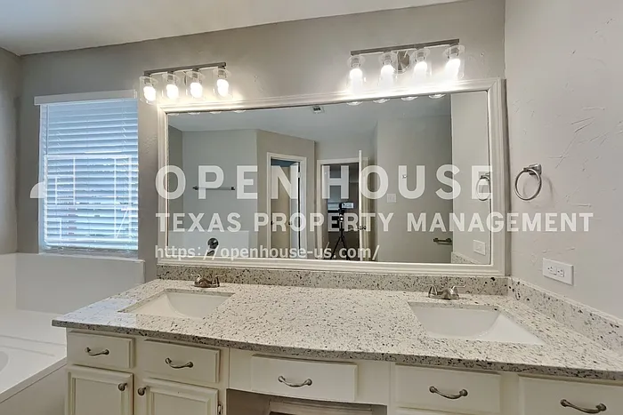 16819 Kettle Creek Dr — Photo 10