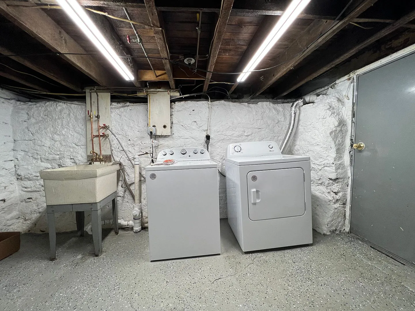 Updated 2BR Townhouse now available! — Photo 4