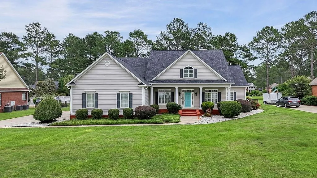 5 bed, 3.5 bath, 4278 sqft, $3,000 — Photo 1