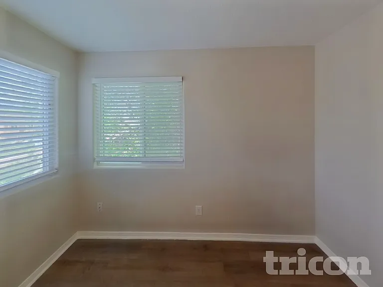 1287 Livingston Ave — Photo 12
