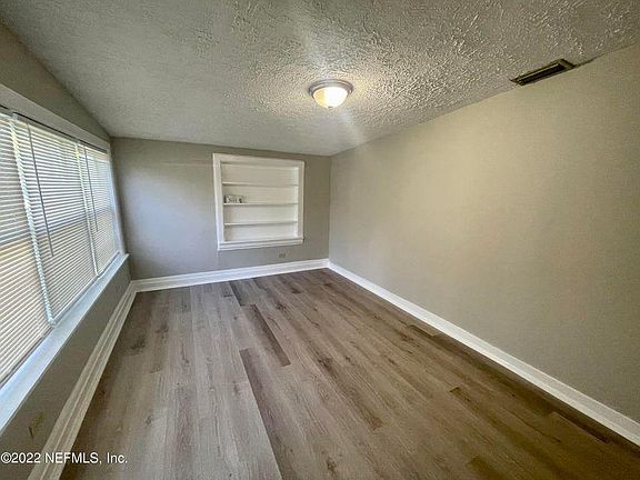 2nd image of 1741 Brookview Dr S
