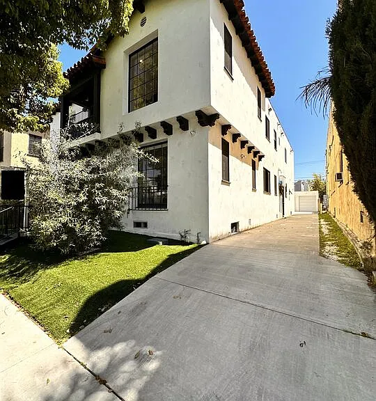 418 N Stanley Ave #420 — Photo 33