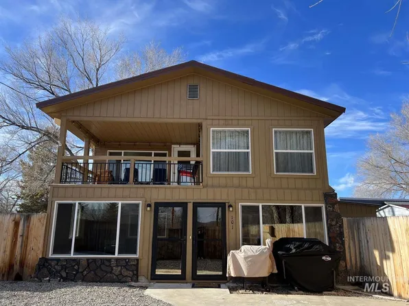 101 W 1st St, Shoshone, ID 83352