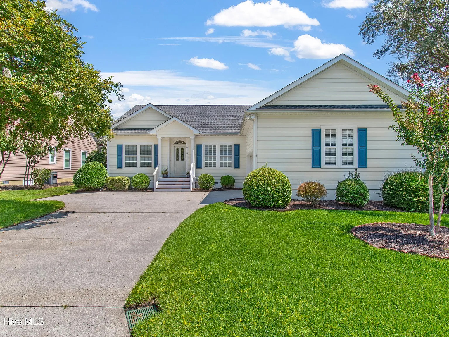 3 bed, 2.0 bath, $2,900 — Photo 2
