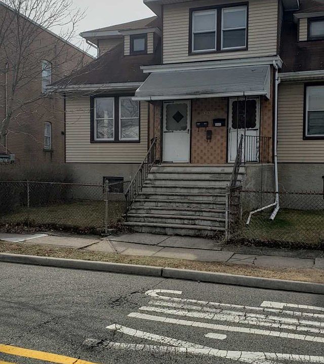 1st image of 360 Kingsland Ave Floor 1