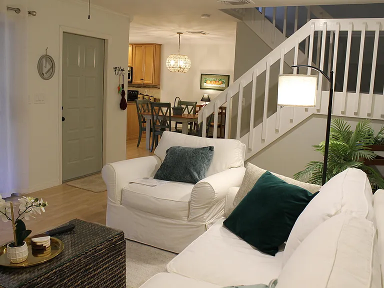 301 SE Castle Ct — Photo 5