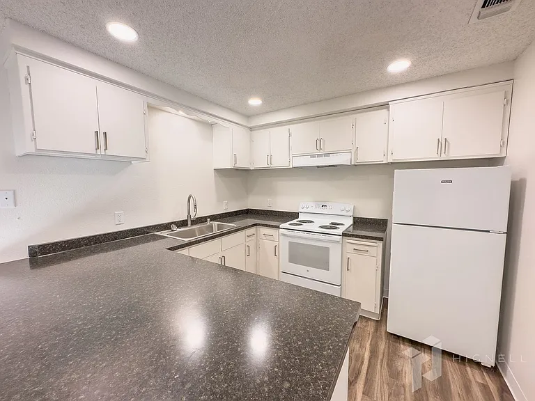 1836 Laburnum Ave — Photo 15