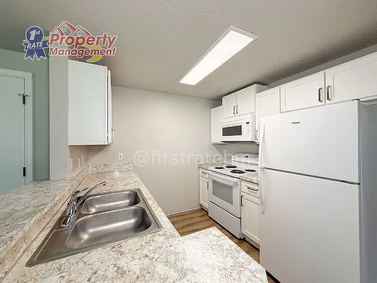 2183 S Stephen Ave #202 — Photo 10