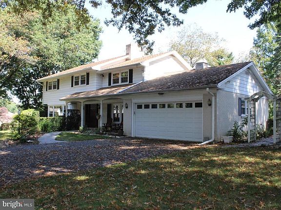 2nd image of 1135 Aquilla Dr