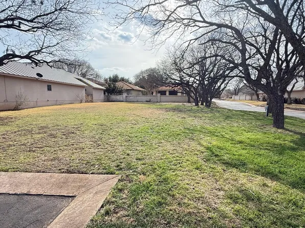 101 Menard Ct, Llano, TX 78657