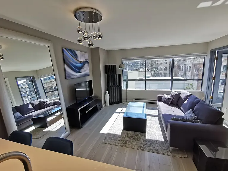 1060 Alberni St #410 — Photo 3