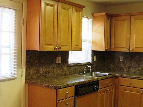 3rd image of 33B Gramercy Ln #B