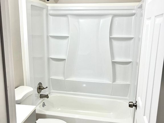 4th image of 104 Lassiter Dr #B