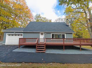 165 Westwood Dr, Dingmans Ferry, PA 18328