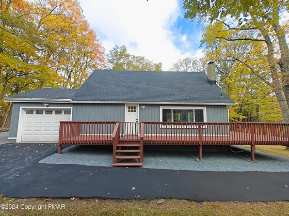 165 Westwood Dr, Dingmans Ferry, PA 18328