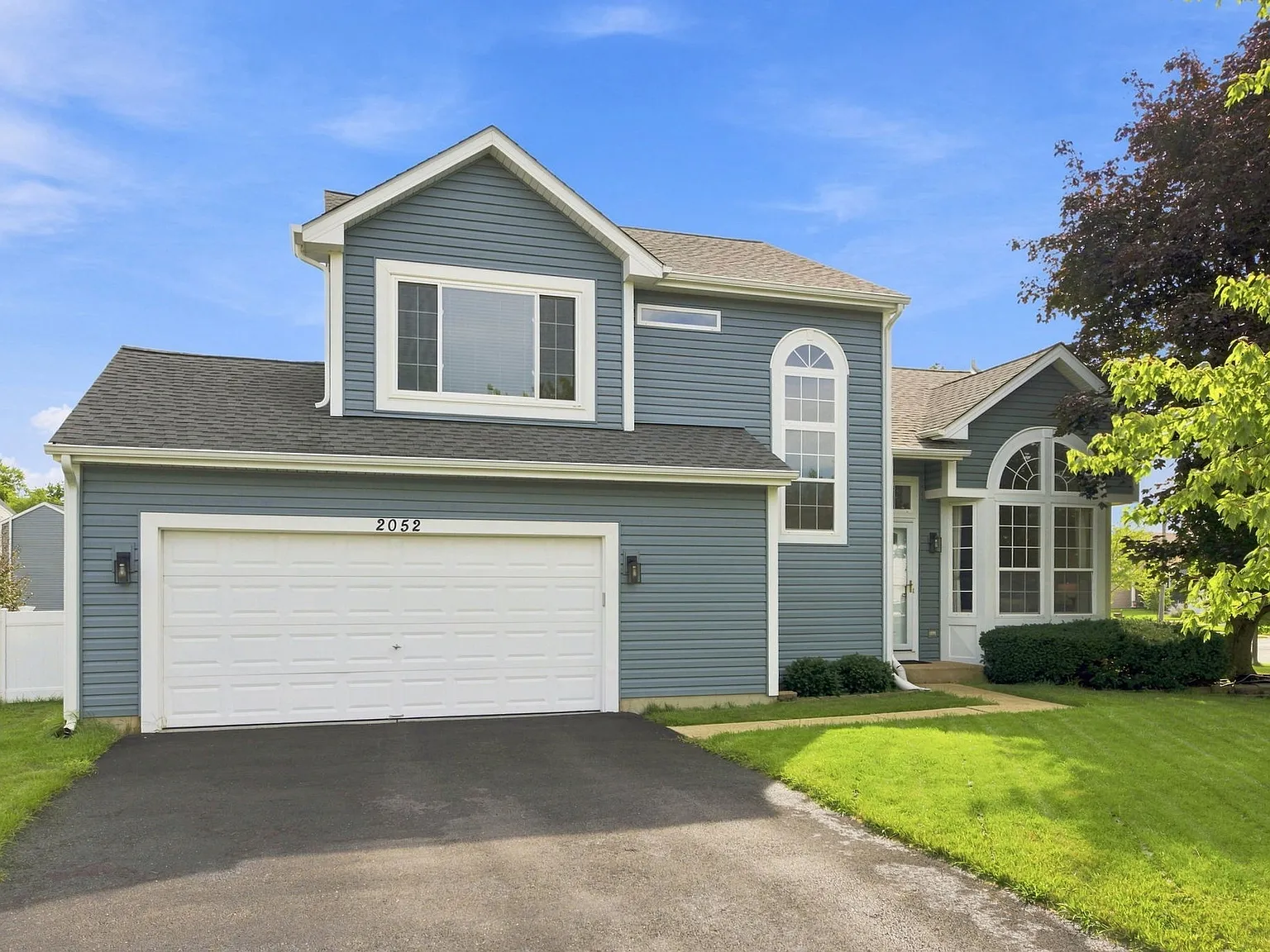 3 bed, 2.5 bath, 1800 sqft, $3,600 — Photo 3