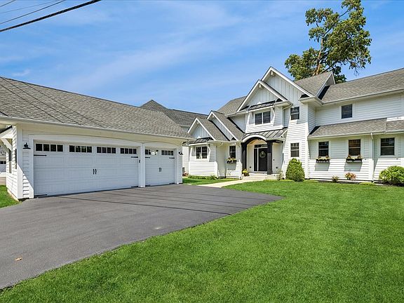 2nd image of 225 Edgewater Dr