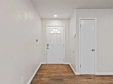 3 bed, 1.5 bath, 1207 sqft, $1,500 — Photo 3
