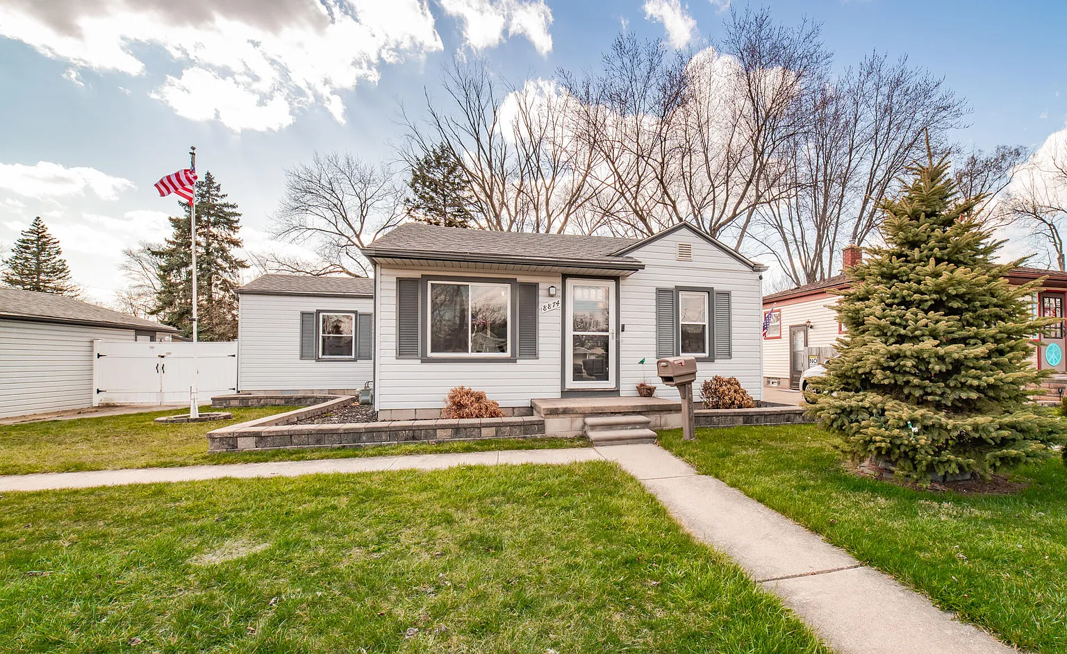 8874 William St photo 1