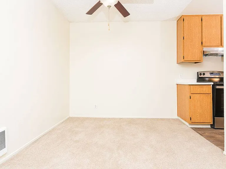 Mission Sierra Apartments — Photo 20
