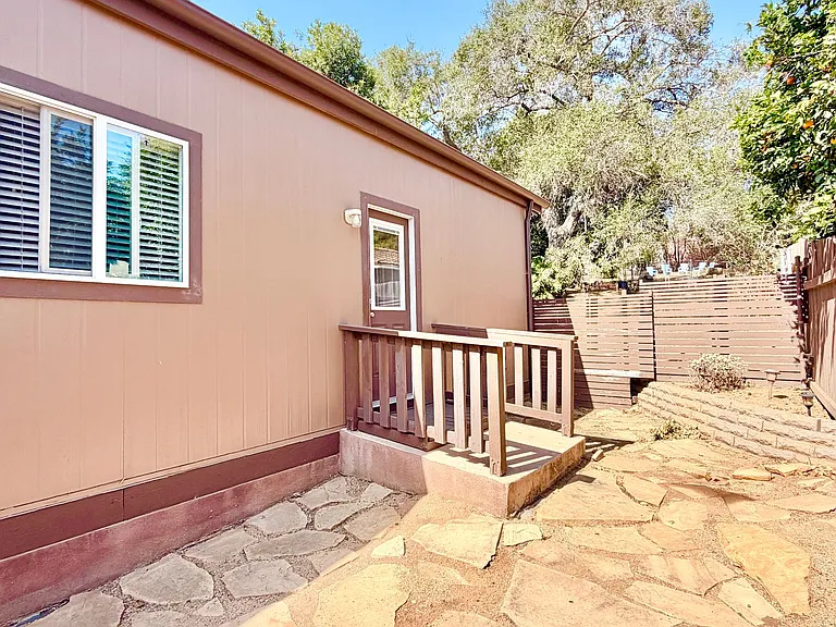 1727 S Hill Ave — Photo 13