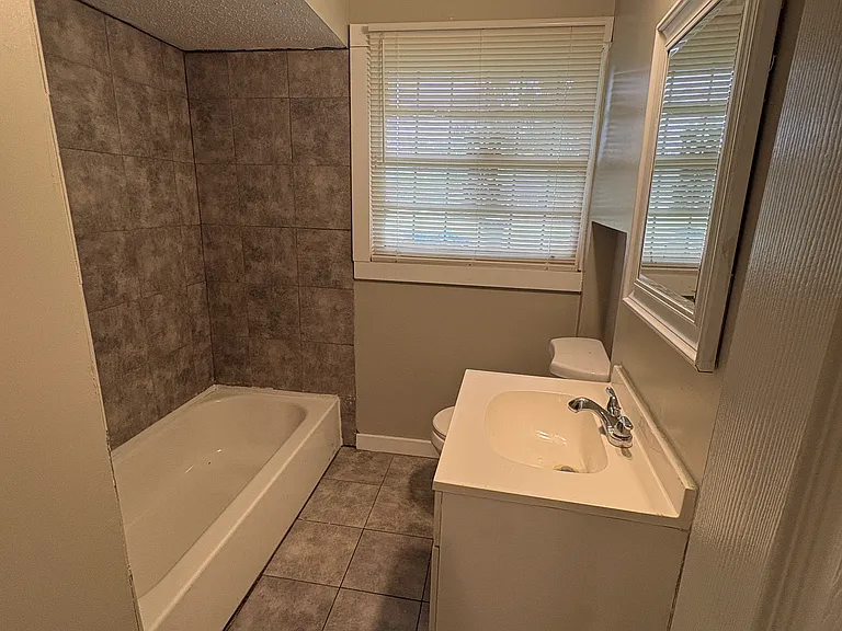 3902 Wesley Dr — Photo 9