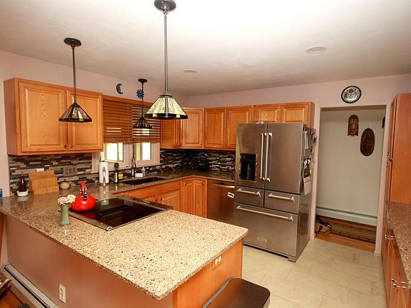 5th image of 21 College Park Dr