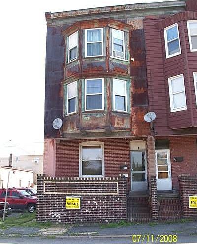 2nd image of 1 E Buttonwood St